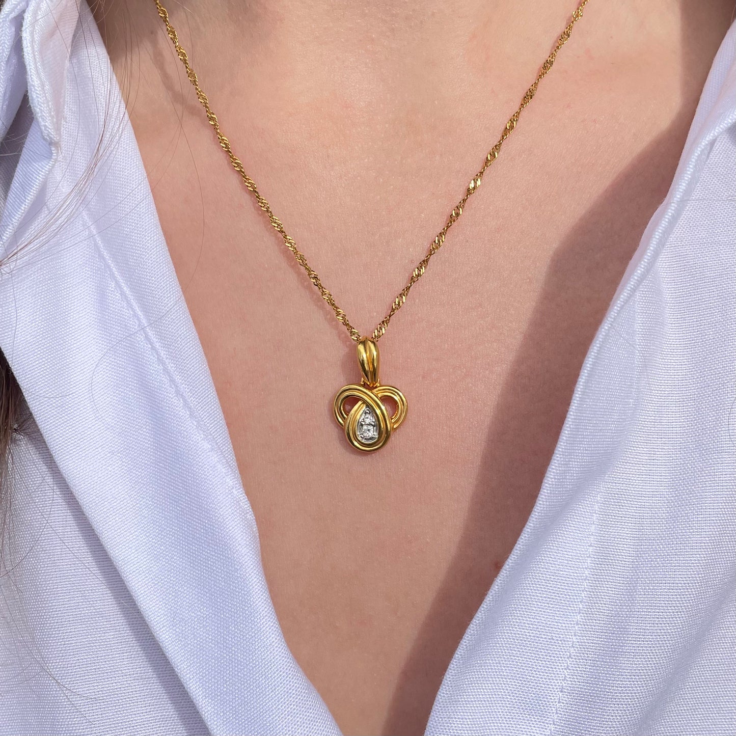 VINTAGE ETERNAL KNOT NECKLACE